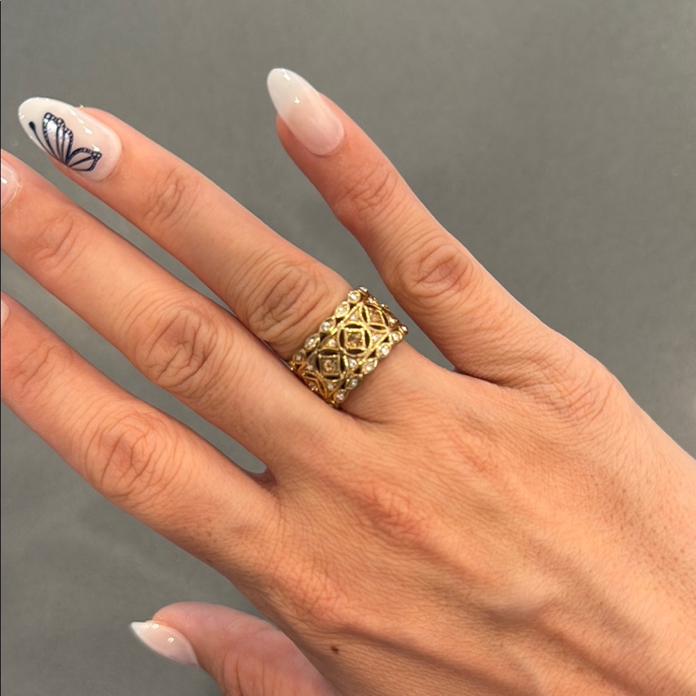 Elegant Gold Band Ring